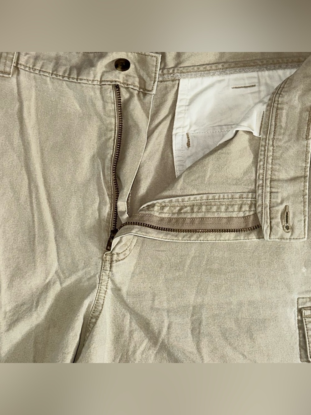 Men’s L.L. Bean Natural Fit Cargo Shorts - Picture 3 of 7